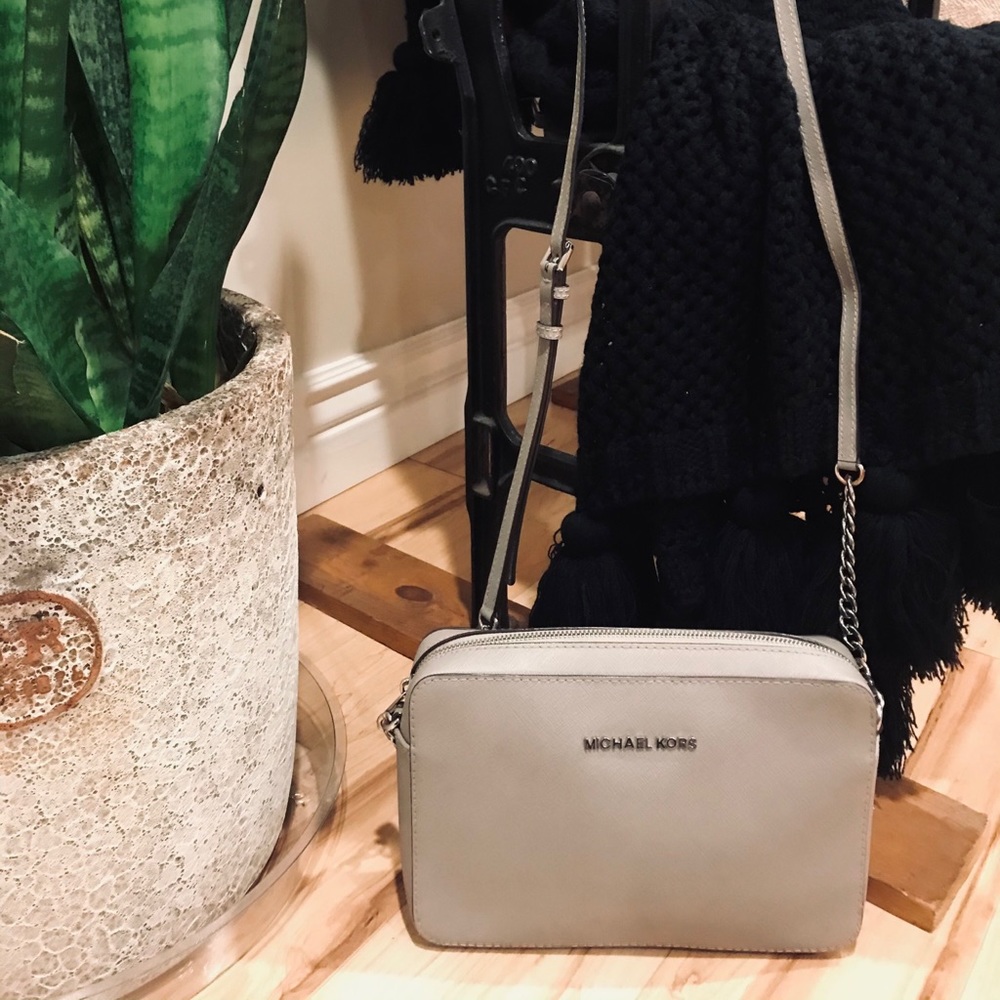 Michael Michael Kors Jet Set Crossbody-Pearl Gray